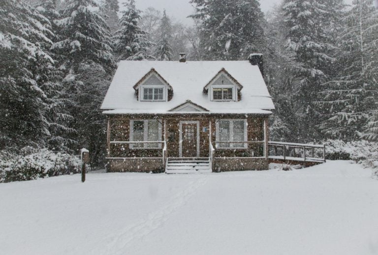 a house in the snow