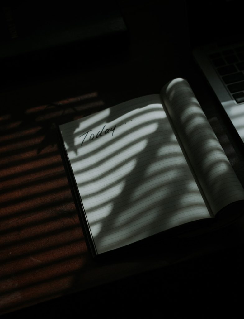 a close up of a piano keys